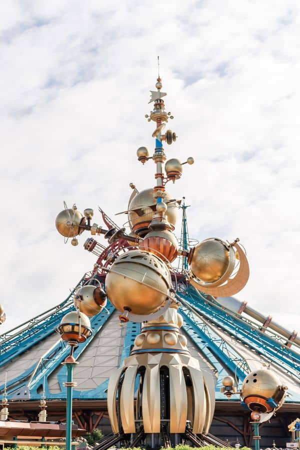 Orbitron and Space Mountain rides. Both rides attraction long queues at Disneyland Paris